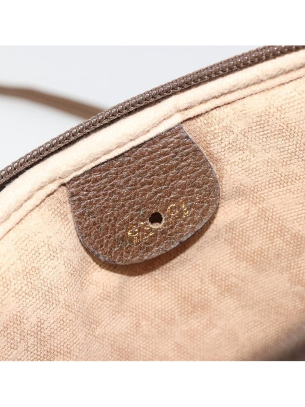 Authentic GUCCI GG Supreme Shoulder Bag PVC Beige Gold - Picture 6 of 16